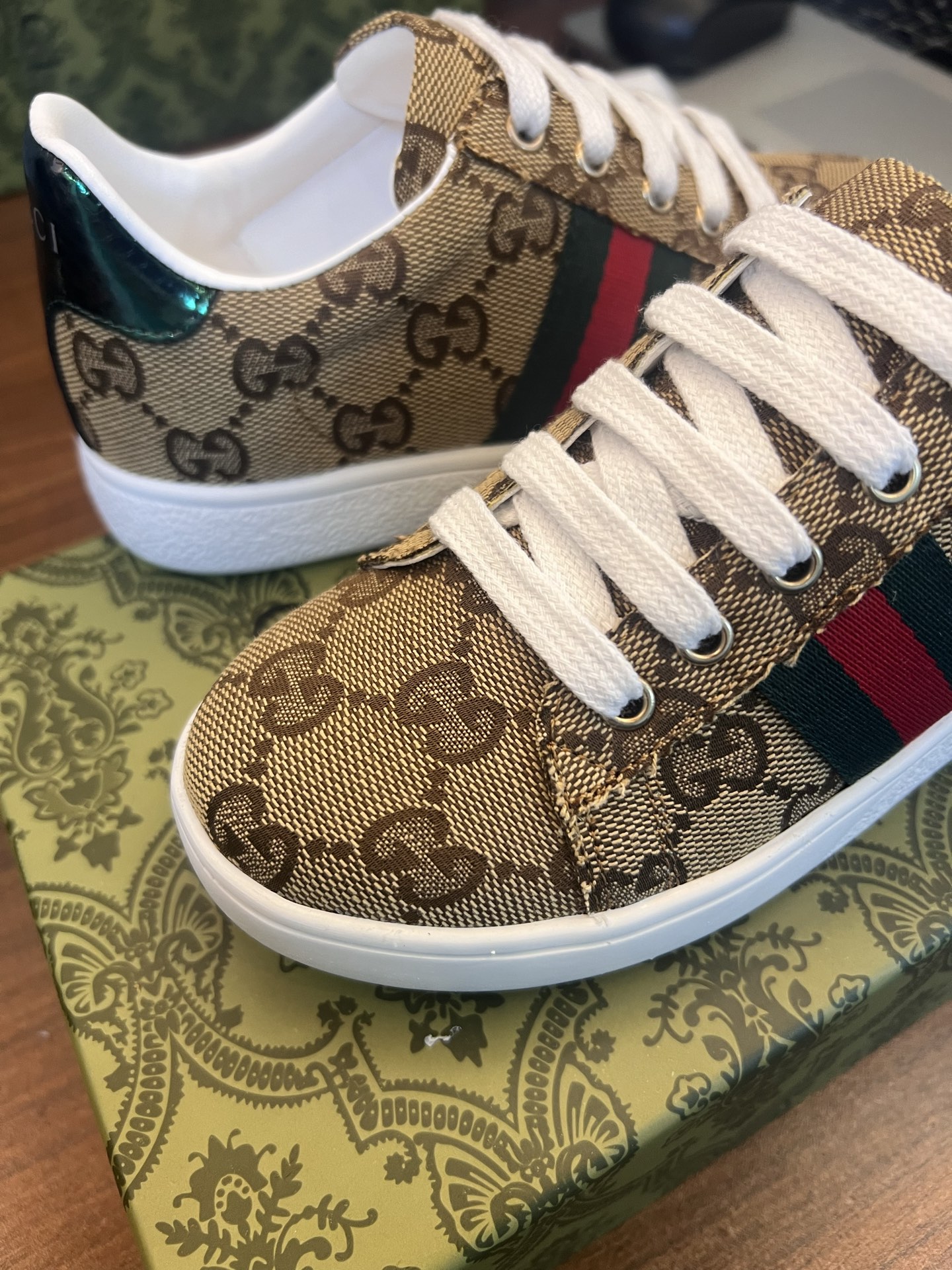 Children's shoes child